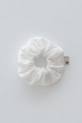 Off-white lace scrunchie with delicate floral embroidery – Avauma